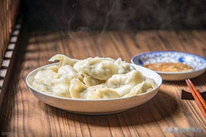 单老板不放料酒味道却更香？pg电子中国网站饺子馆爆(图2)