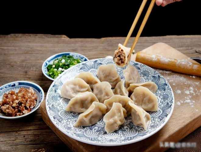 单老板不放料酒味道却更香？pg电子中国网站饺子馆爆