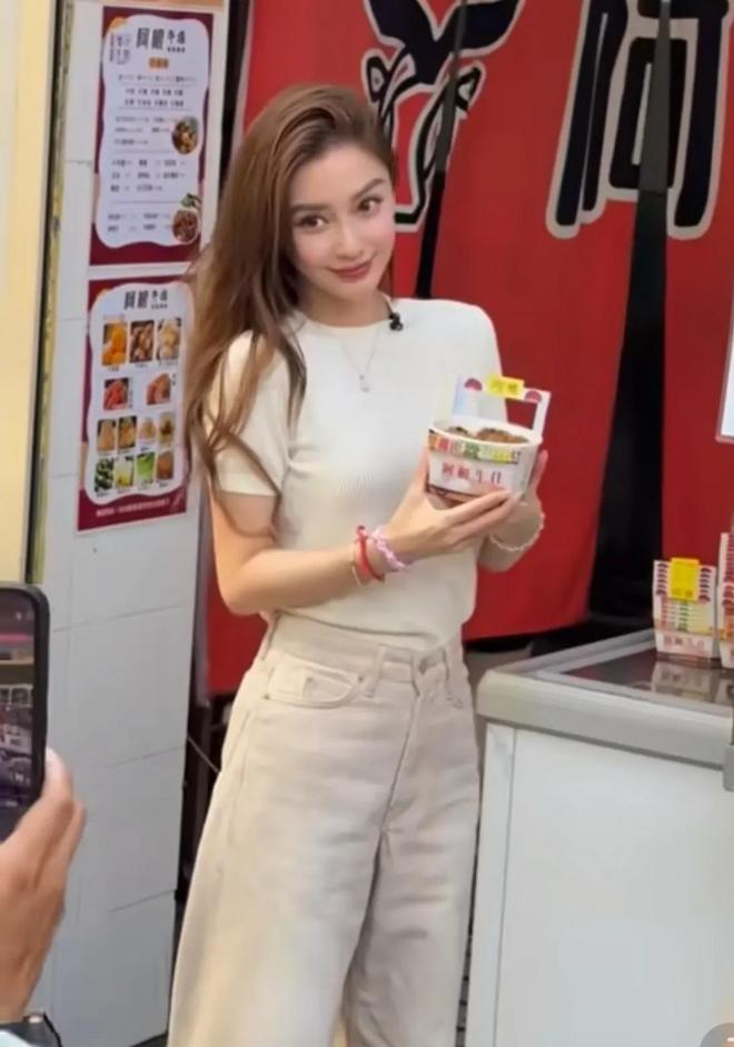 被偶遇卖力为街边小吃拍广告皱纹明显脸浮肿pg电子试玩入口Angelababy澳门(图8)