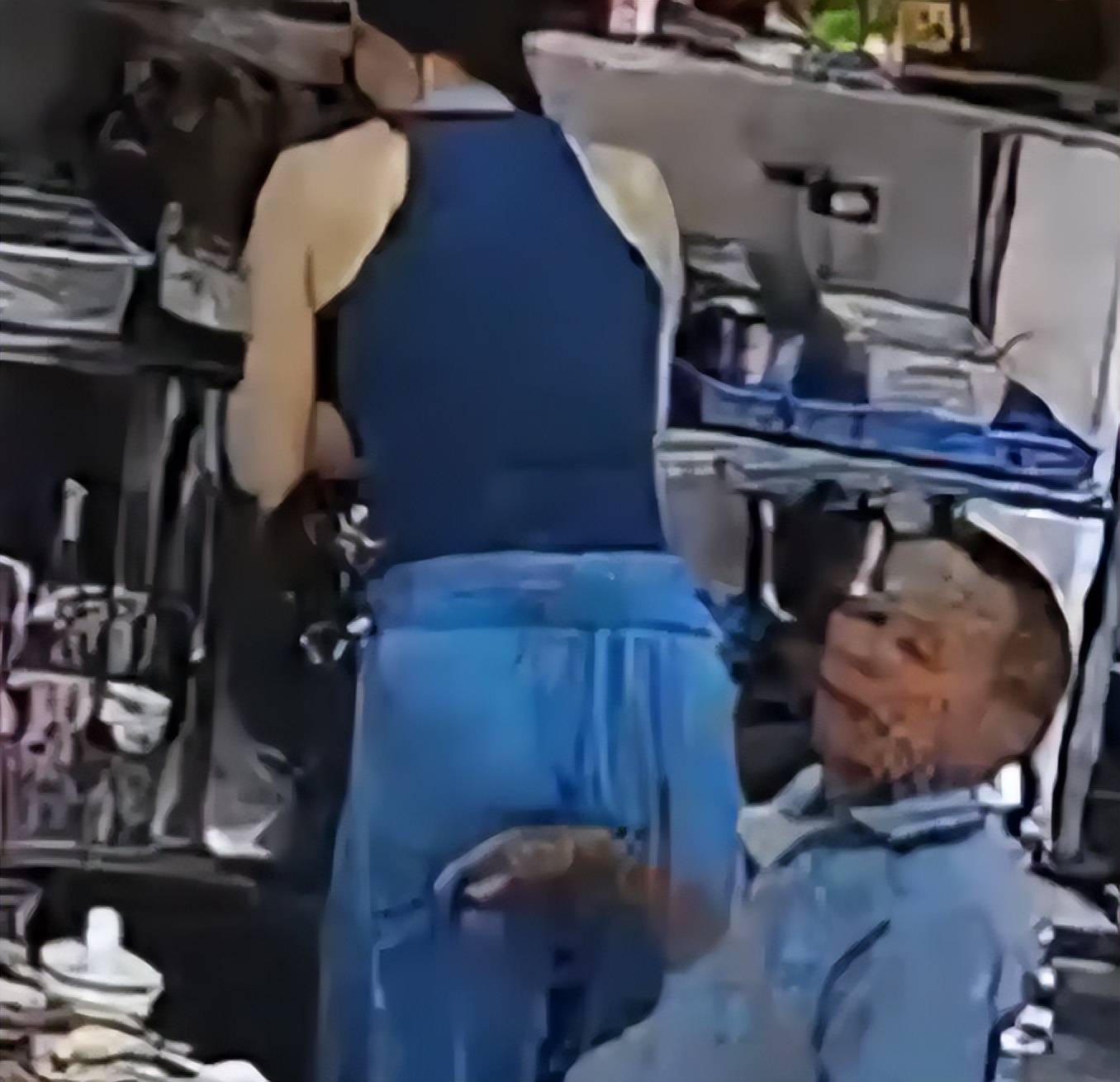 抓获仍狡辩肇事者嚣张至极大闹派出所pg电子平台女子在三亚被猥亵：当场(图10)