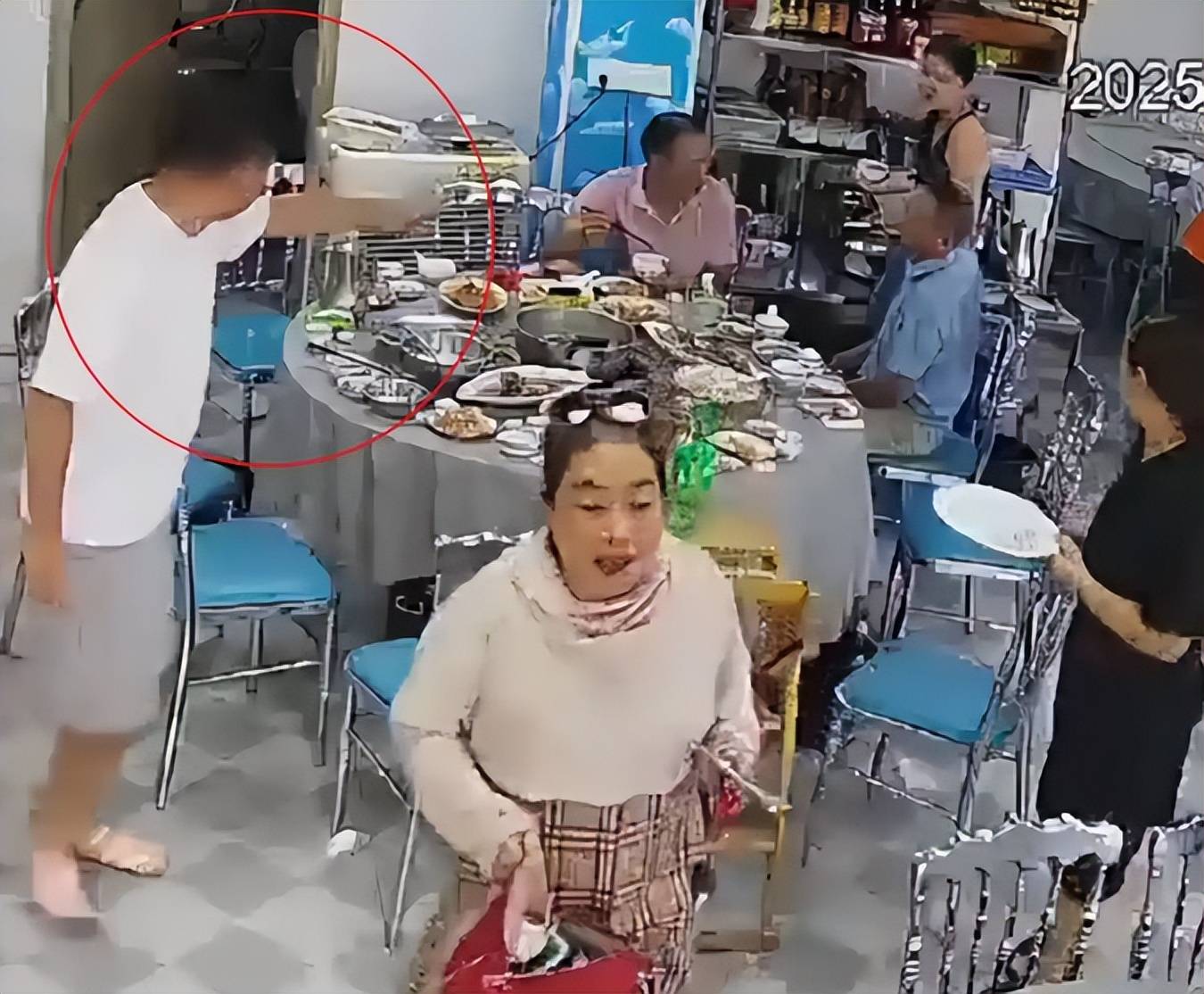 抓获仍狡辩肇事者嚣张至极大闹派出所pg电子平台女子在三亚被猥亵：当场(图16)