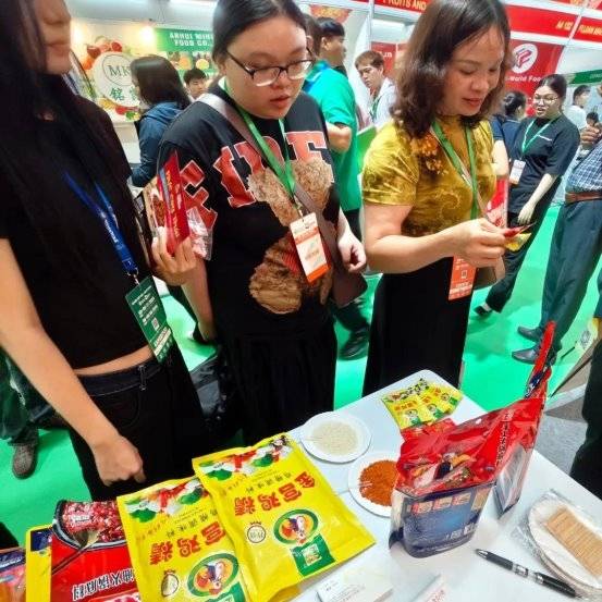 亮相越南国际食品展香飘越南西贡pg电子入口川味再启航——金宫(图2)