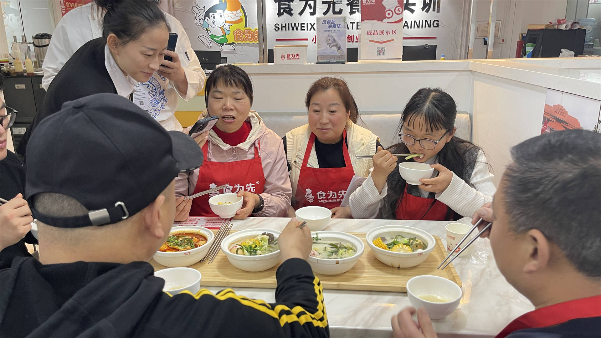 冲！年底创业的 4 大优势错过真的要再等一年！摆摊卖什么赚钱成本又低