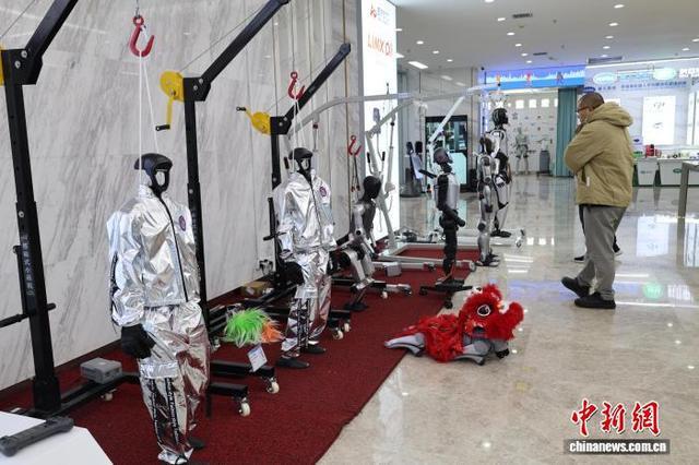 山东首家机器人6S店pg电子娱乐平台探访(图5)